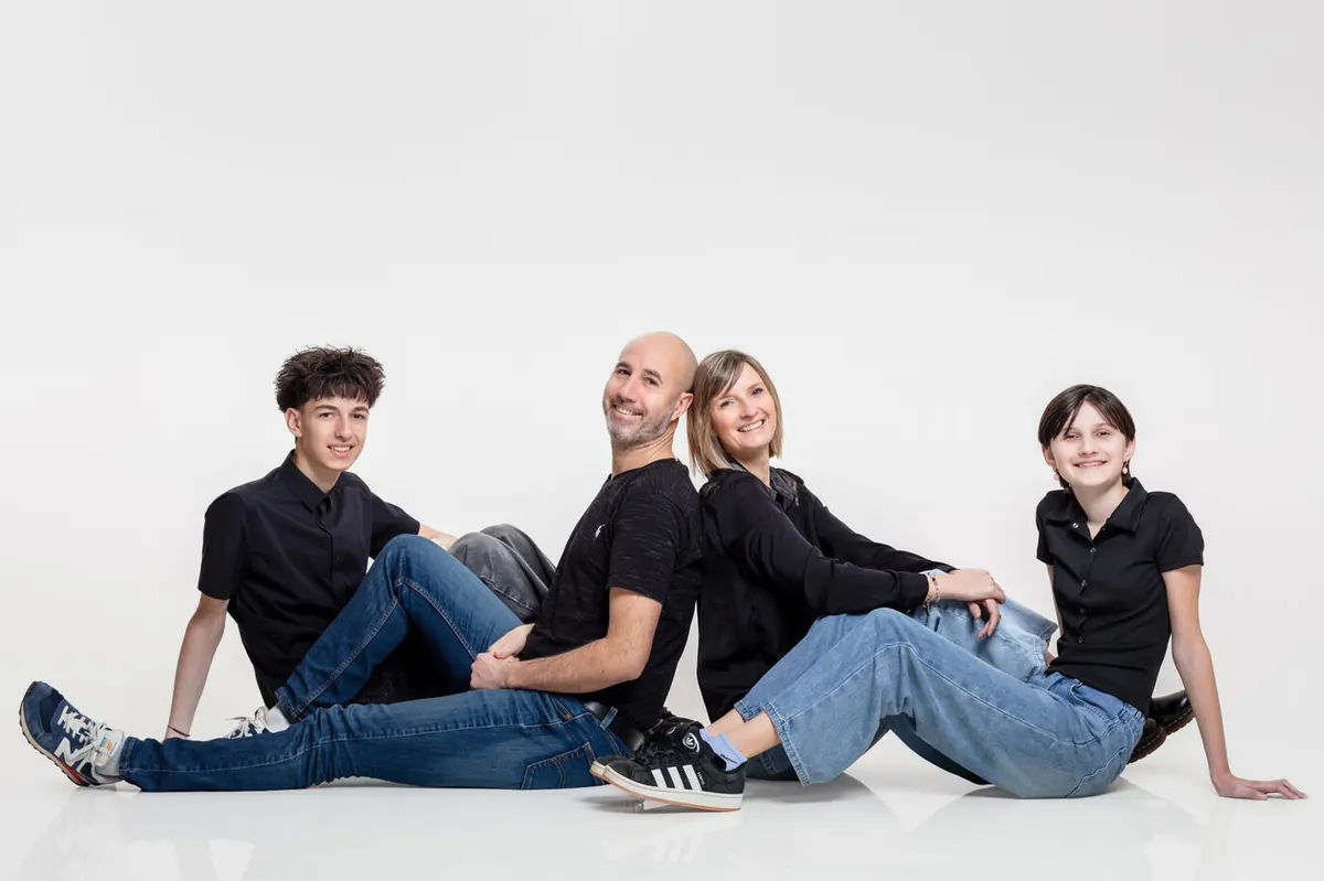 Portrait famille studio Guebwiller — Studio Deux-Quatre
